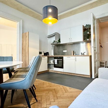 Premium Apartment Located At The Famous Vienna Kutschkermarkt Exteriör bild