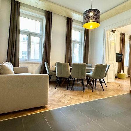 Premium Apartment Located At The Famous Vienna Kutschkermarkt Exteriör bild