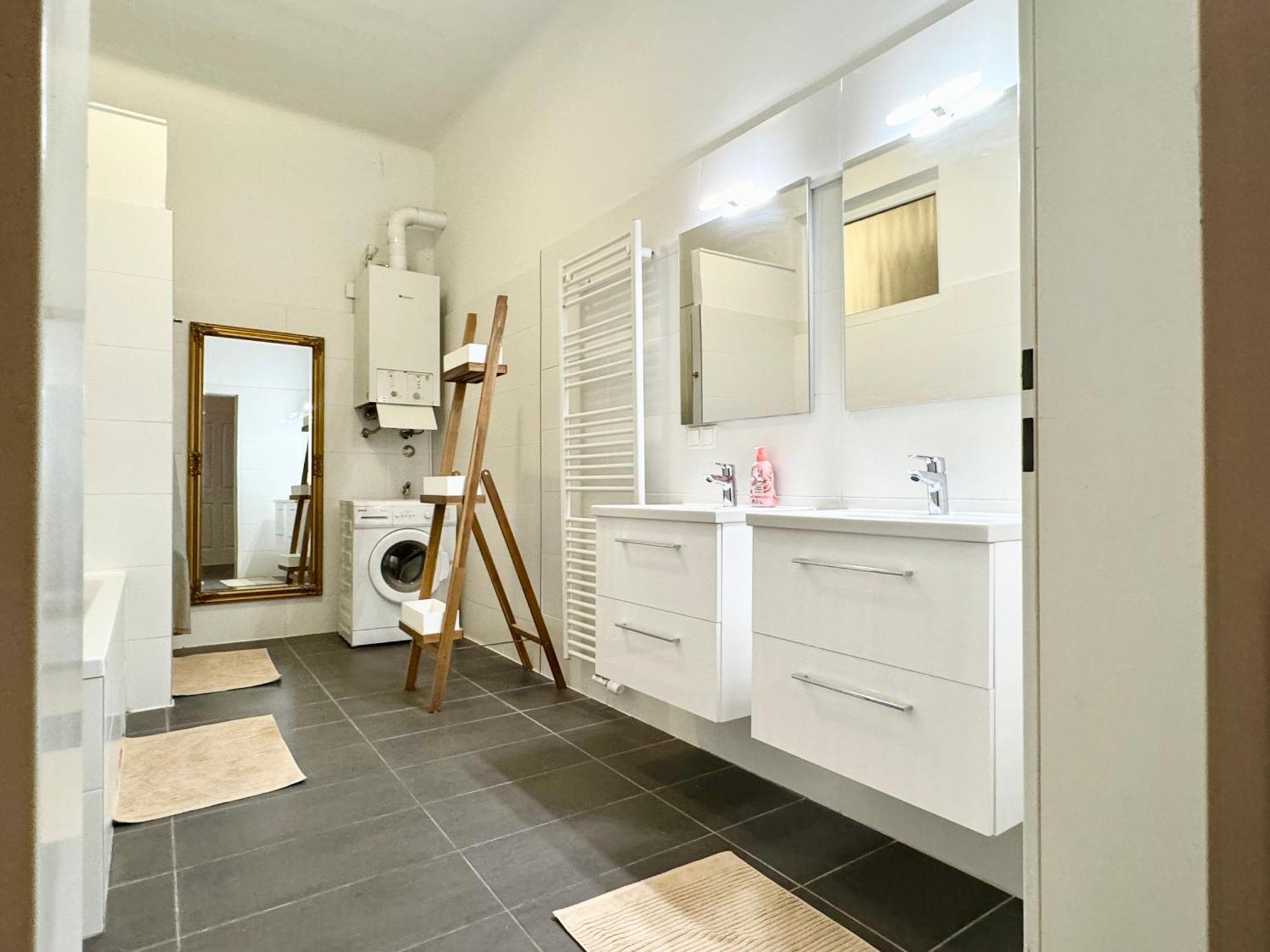 Premium Apartment Located At The Famous Vienna Kutschkermarkt Exteriör bild